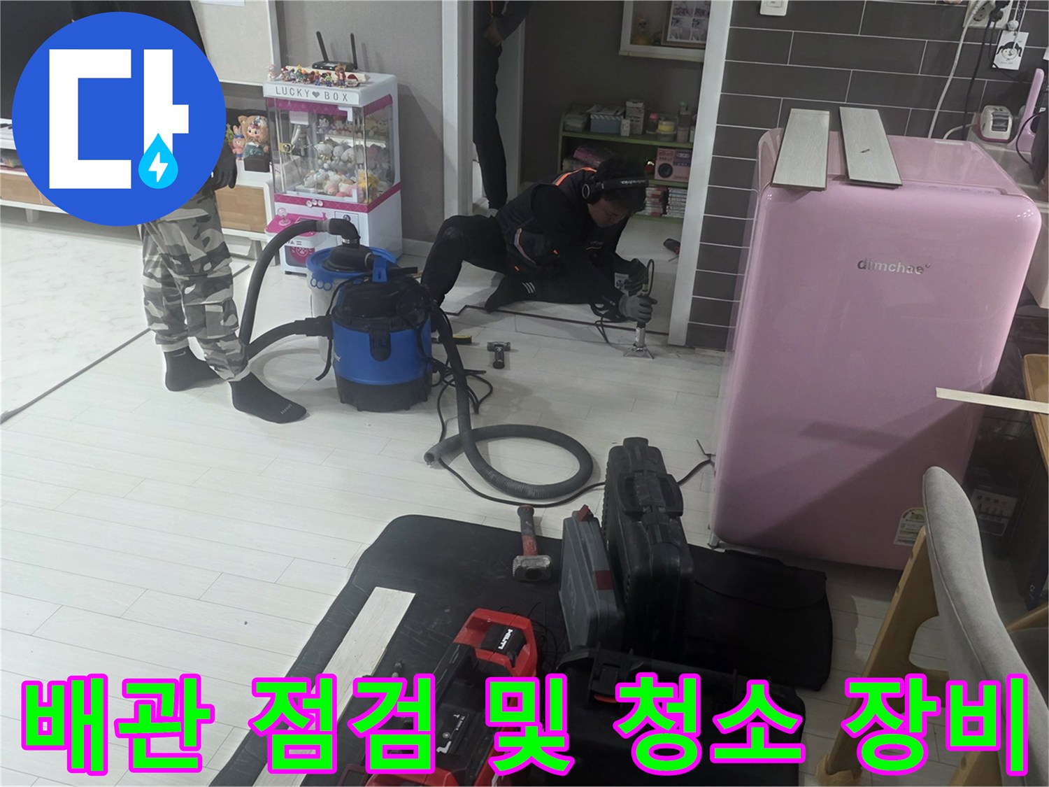 작업-준비를-위한-현장-바닥의-압력계와-진공-흡입기